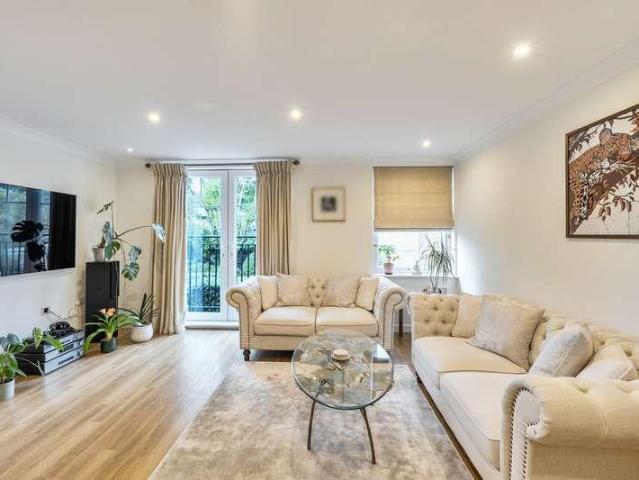 Flat for sale in London Borough of Barnet, Greater London