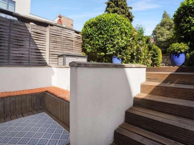 Flat for sale in East Dulwich, Greater London