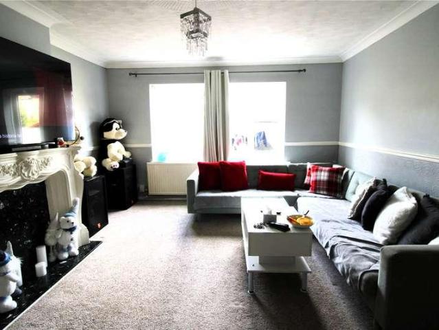 Flat for sale in London Borough of Croydon, Addiscombe