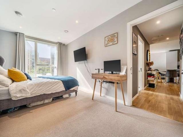 Flat for sale in London Borough of Lewisham, New Cross