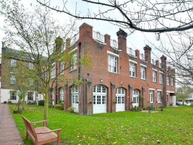 Flat for sale in Greenwich Town Centre, Greater London