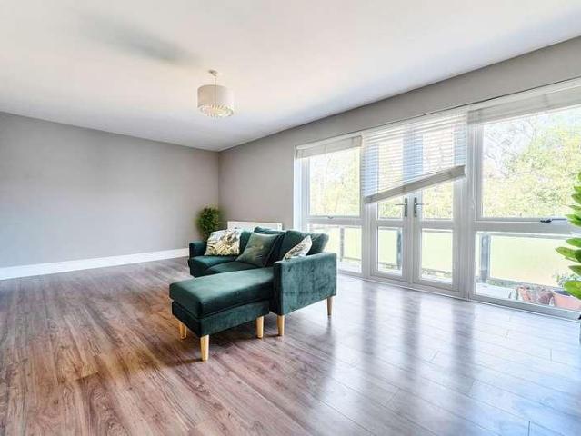 Flat for sale in Beeches Community Board, Buckinghamshire
