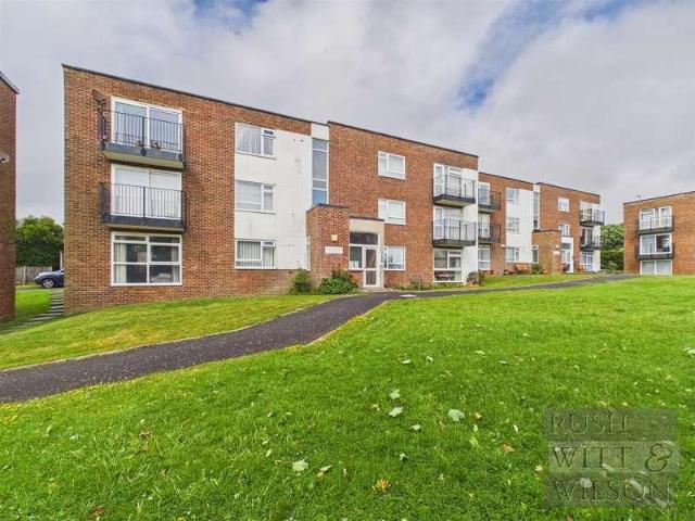 Flat for sale in West Marina, Guestling Green