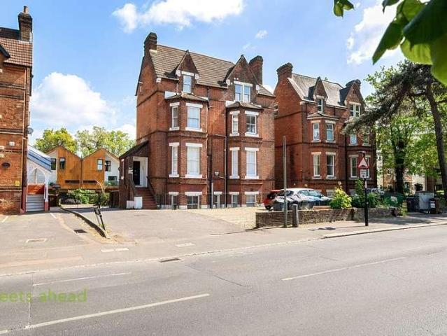 Flat for sale in London Borough of Croydon, Upper Norwood