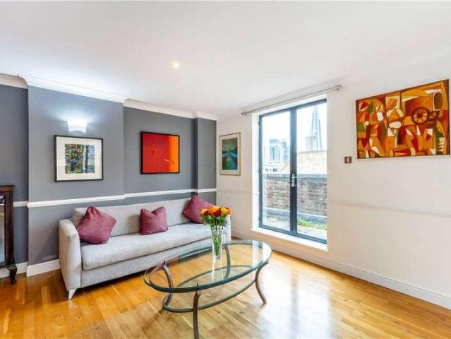 Flat for sale in Bermondsey Village, Greater London