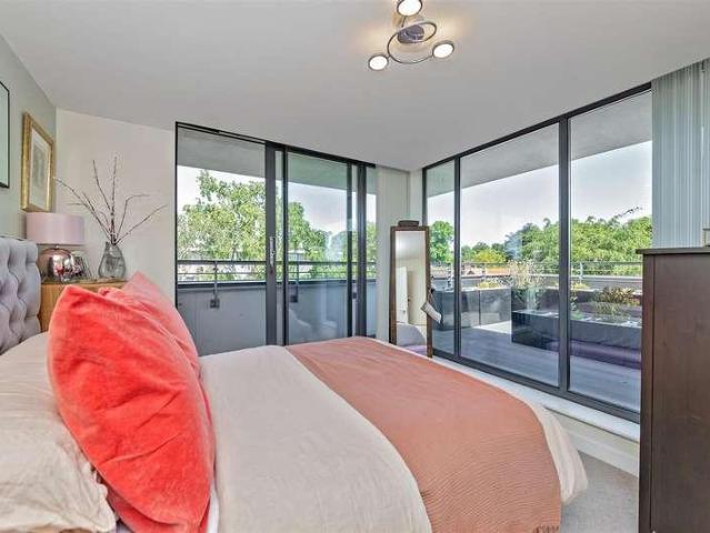 Flat for sale in St Albans, Five Acres