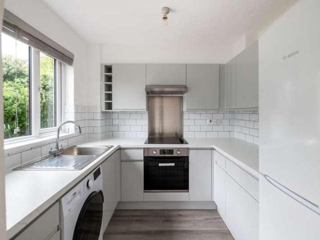 Flat for sale in Red Hill, Surrey