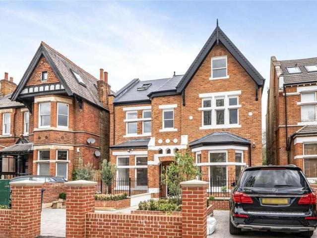 Flat for sale in London Borough of Ealing, Greater London