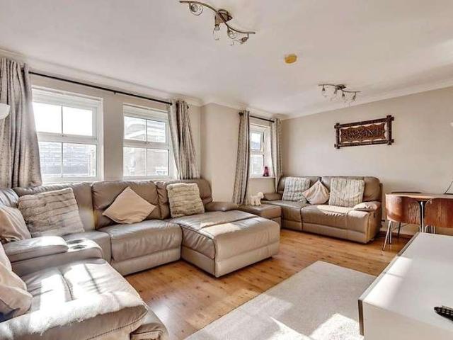 Flat for sale in Greater London