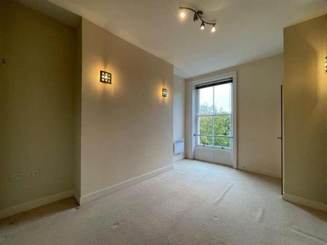 Flat for sale in South Cliff, Kepwick