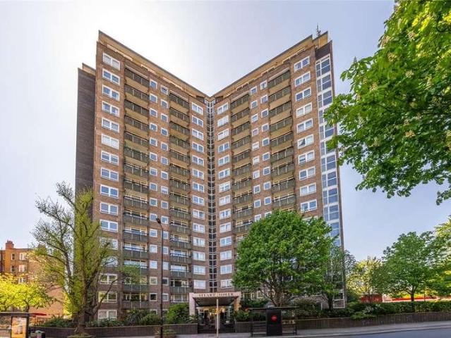 Flat for sale in St. John's Wood, Greater London