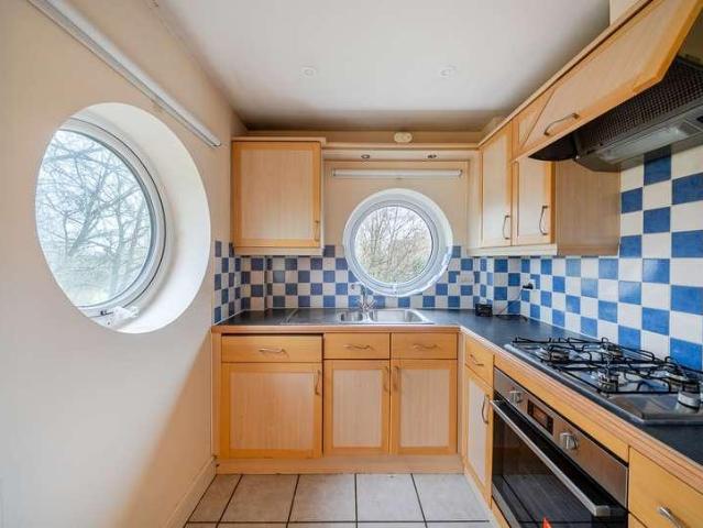 Flat for sale in Sunnymead, The Slade
