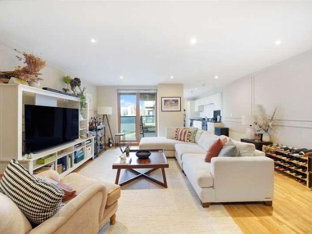 Flat for sale in Old Ford, Bow