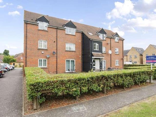 Flat for sale in Gould's Green, Greater London