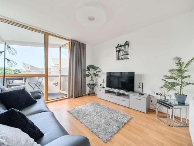 Flat for sale in Canon's Marsh, Feckenham