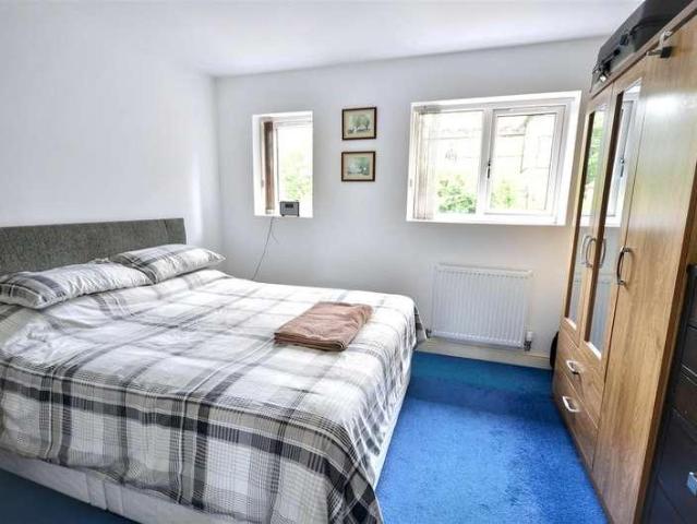 Flat for sale in Stone, Baswich