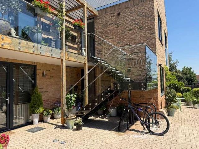 Flat for sale in Forthampton, Worcestershire