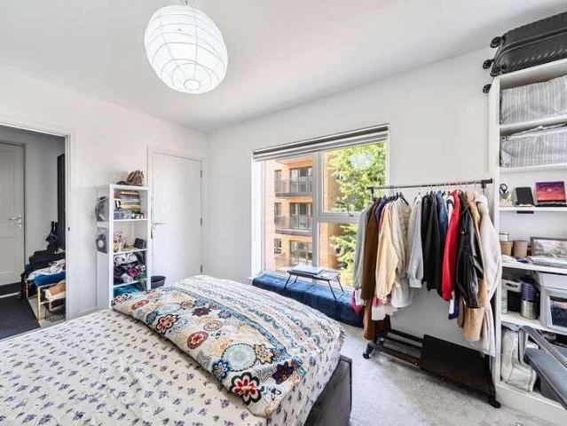 Flat for sale in West Hendon, Greater London