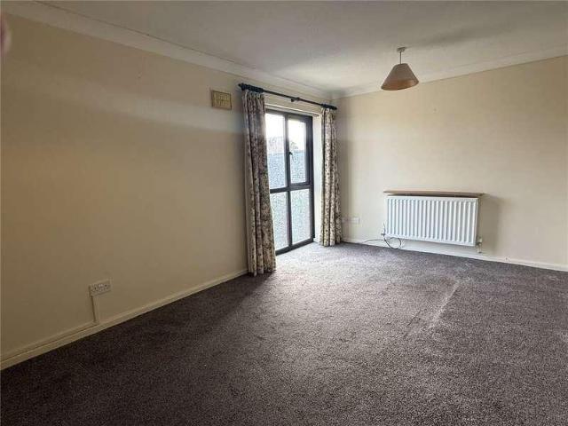 Flat for sale in Penygloddfa, Newtown