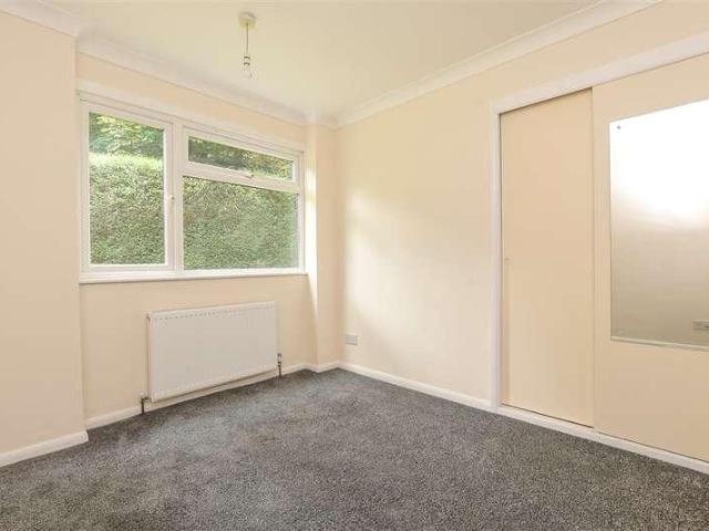 Flat for sale in Red Hill, Surrey