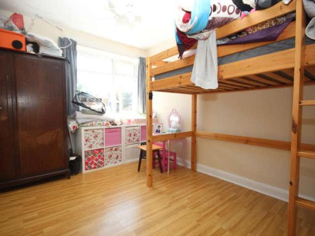Flat for sale in London Borough of Ealing, Park Royal
