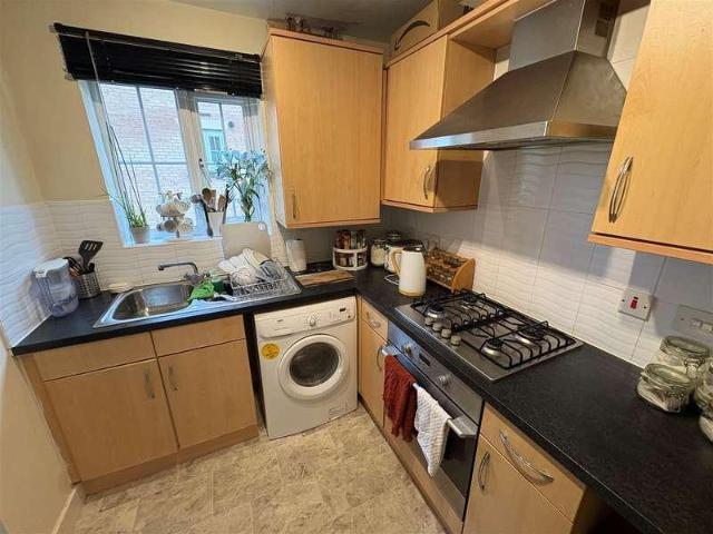 Flat for sale in Allerton, West Yorkshire