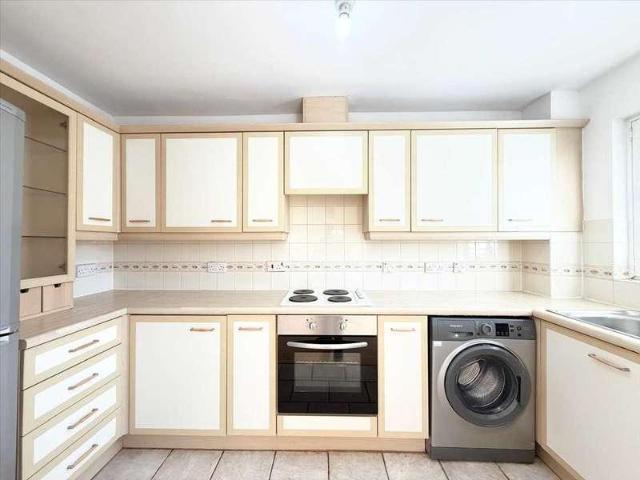 Flat for sale in Alton Barnes, Essex