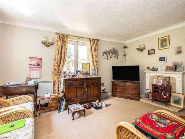 Flat for sale in Woodcote, Epsom