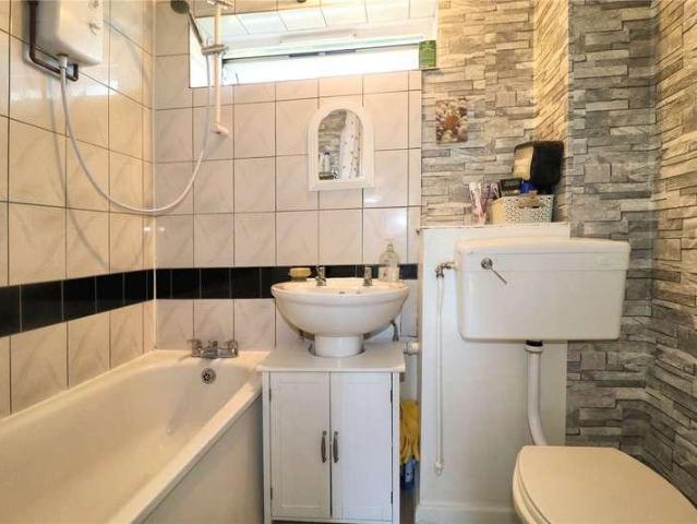Flat for sale in Horsell, Woking