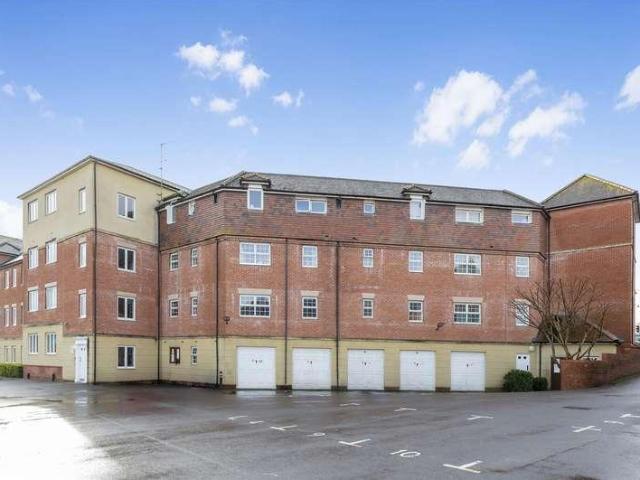 Flat for sale in Sturminster Newton, Bagber