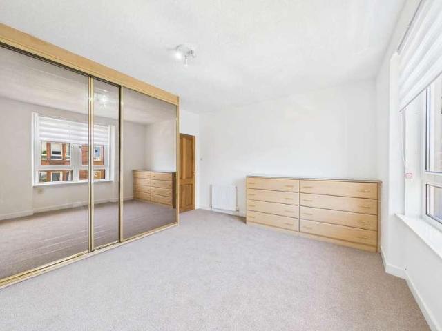 Flat for sale in Crosshill, Scotland