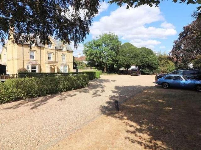 Flat for sale in Silsoe, Bedfordshire
