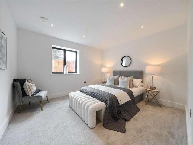 Flat for sale in London Borough of Ealing, Perivale