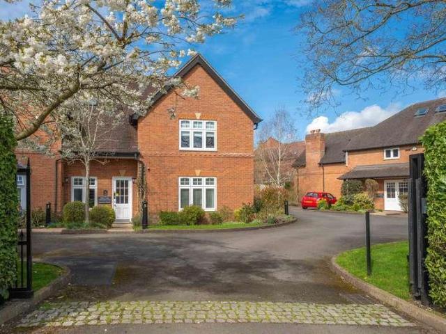 Flat for sale in Alderminster, Warwickshire