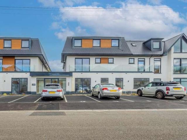 Flat for sale in Pokesdown, Bournemouth