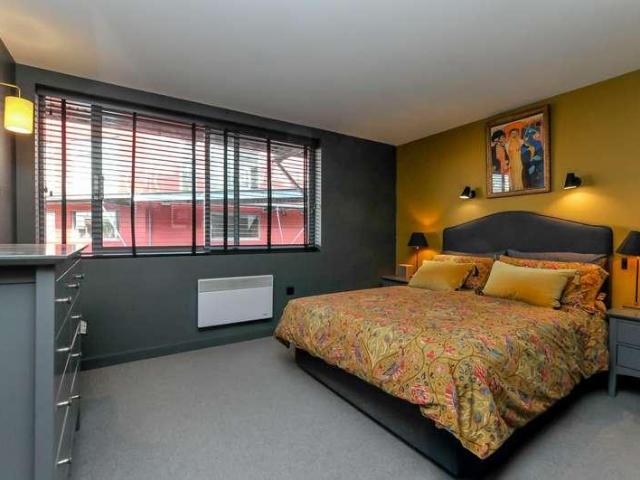 Flat for sale in Stoke Newington, Greater London