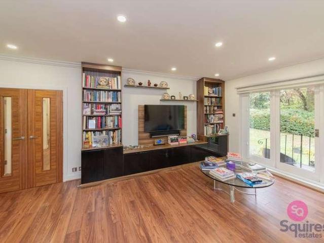 Flat for sale in Hendon, Greater London