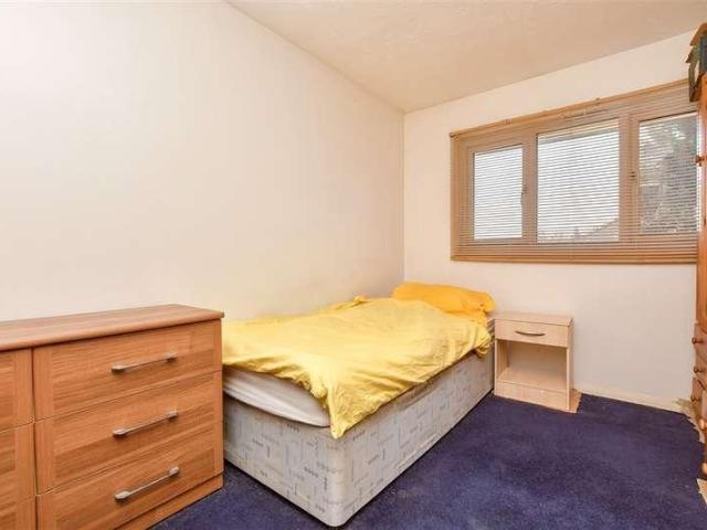 Flat for sale in London Borough of Croydon, Addiscombe