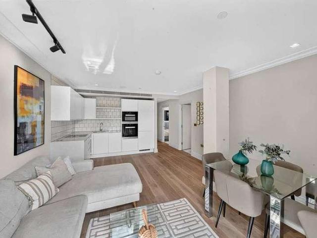 Flat for sale in Hammersmith, Greater London