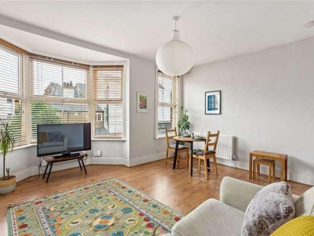 Flat for sale in Furzedown, Greater London