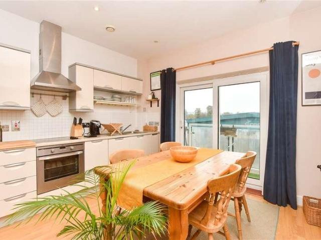 Flat for sale in Red Hill, Surrey