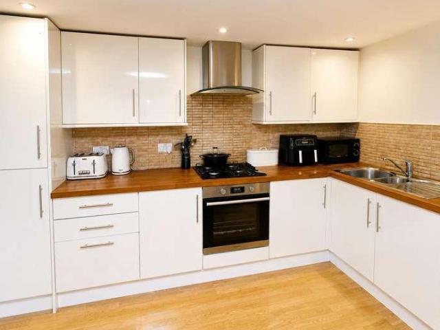 Flat for sale in Pouchen End, Hertfordshire