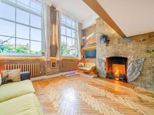 Flat for sale in Peckham, Greater London