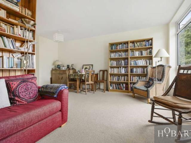 Flat for sale in Crouch End, Greater London