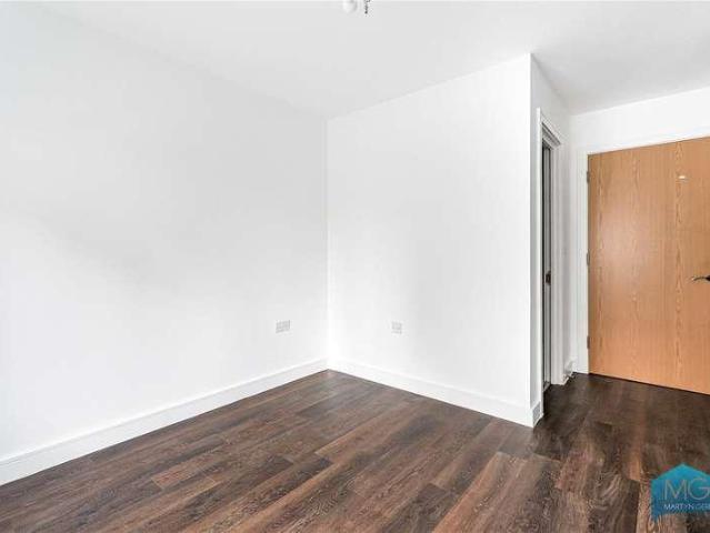 Flat for sale in West Finchley, Greater London