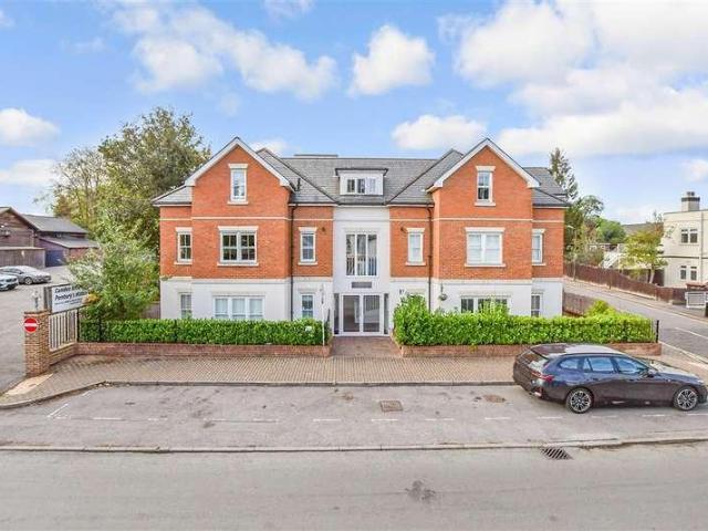 Flat for sale in Sandown Park, Kent