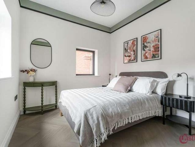 Flat for sale in London Borough of Haringey, Greater London