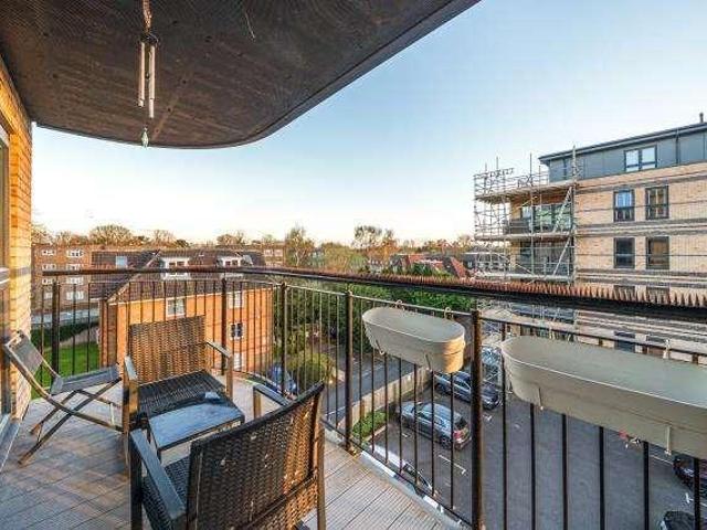Flat for sale in Slough