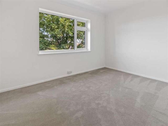 Flat for sale in West Worthing, Worthing