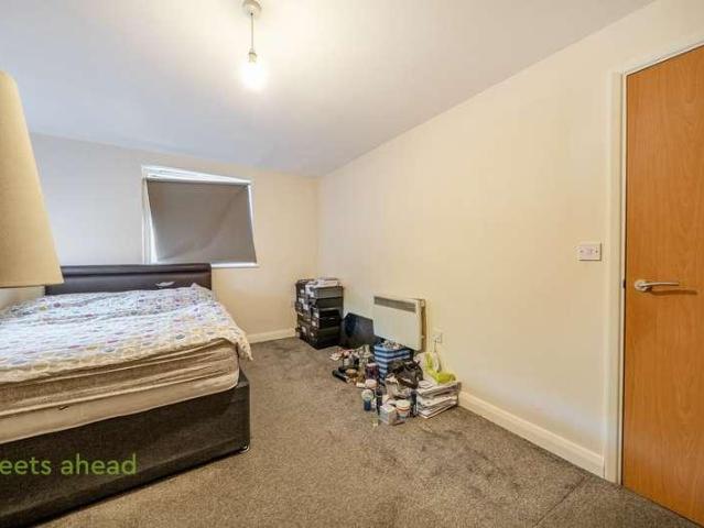 Flat for sale in London Borough of Croydon, Greater London